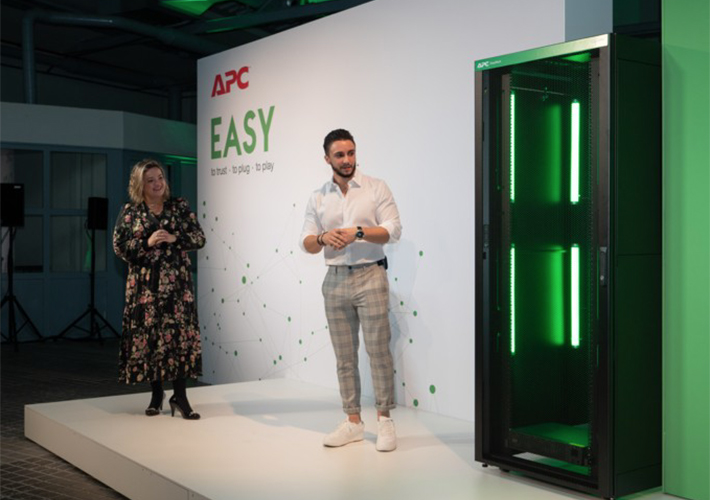foto noticia Schneider Electric presenta su nueva gama Easy Rack a sus partners de soluciones IT.